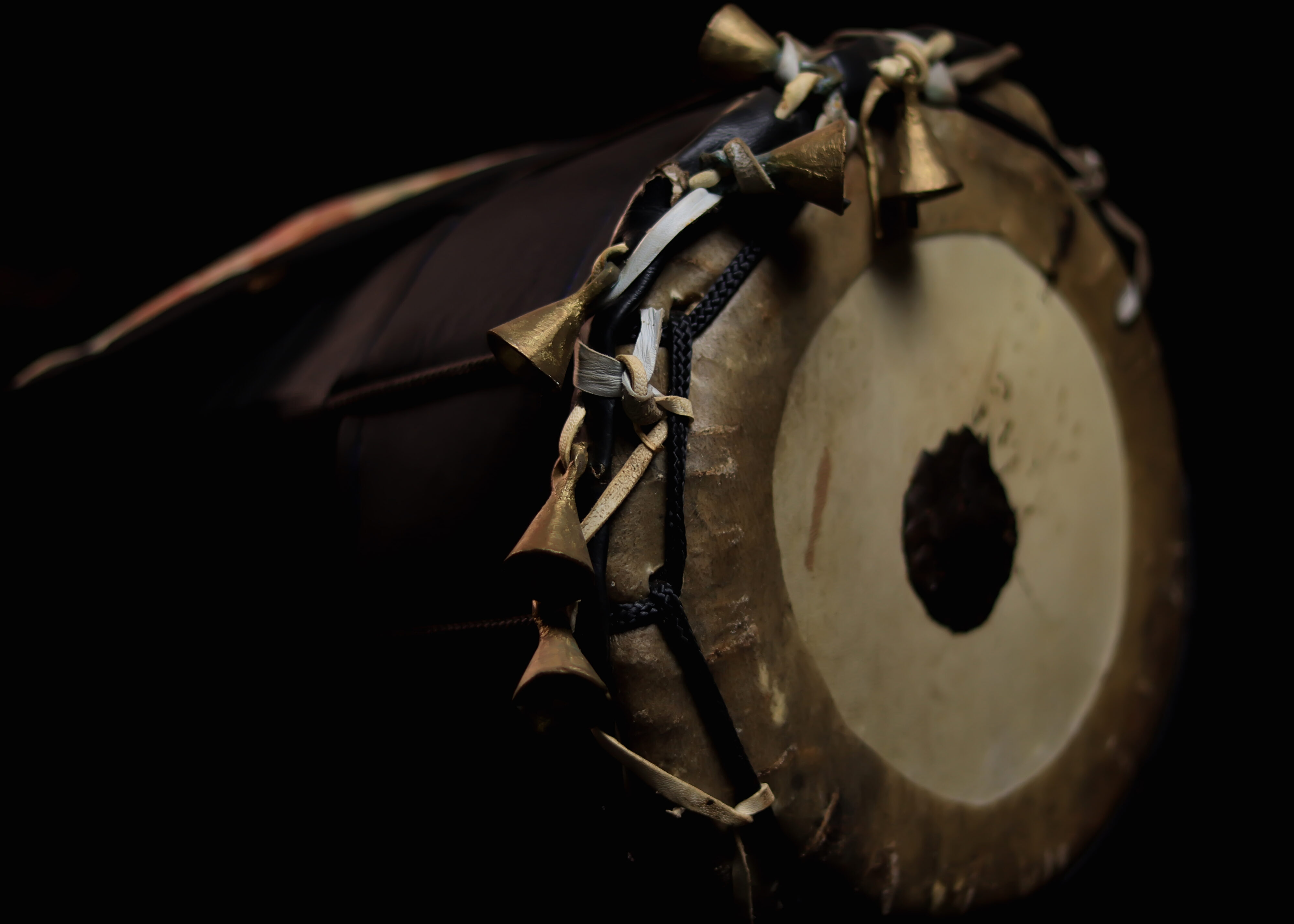 Ìyá ìlú Bàtá with saworo idẹ (Brass Bells) - Image 2