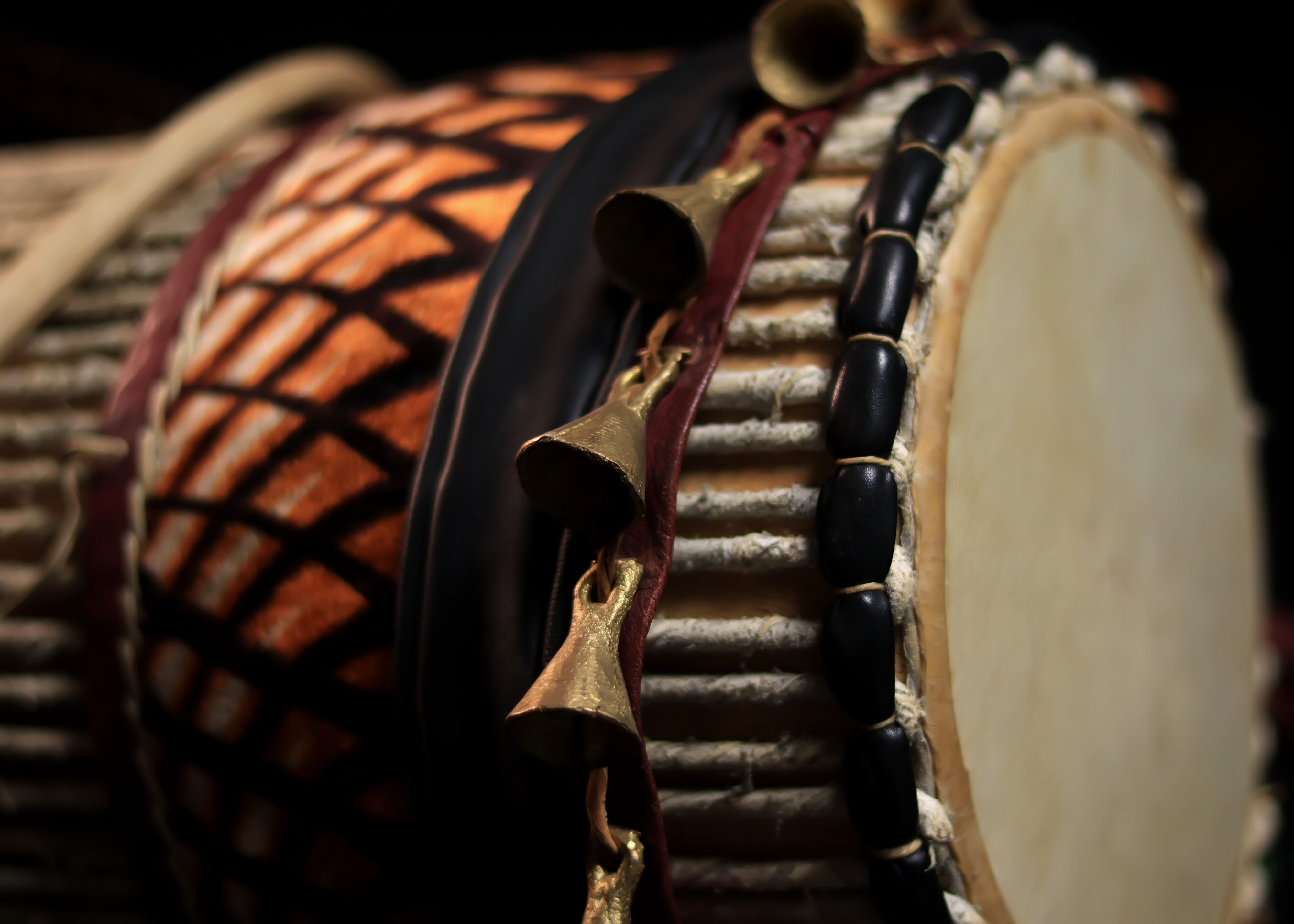 Ìyá ìlù dùndún (with saworo idẹ brass bells ) - Image 5