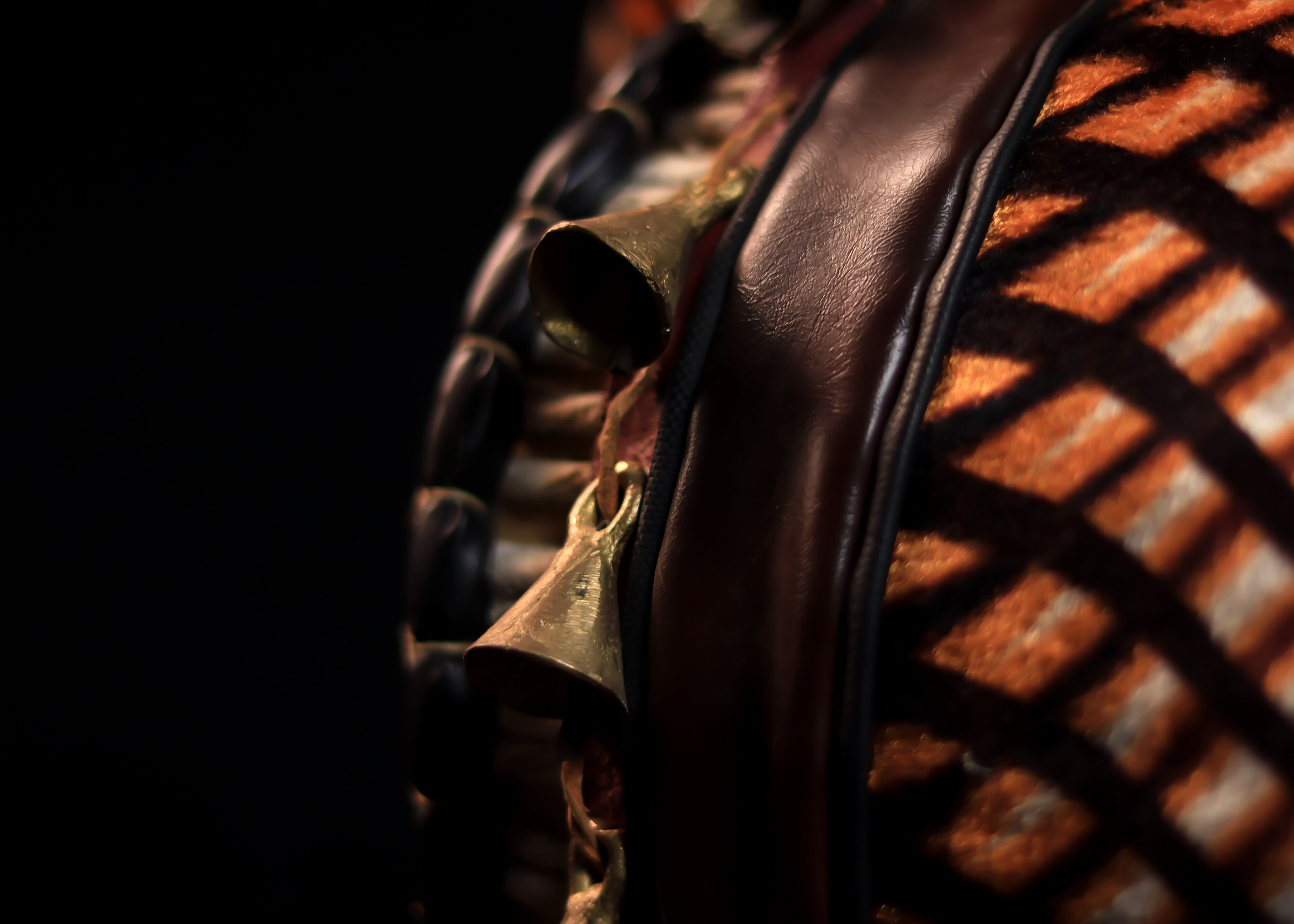 Ìyá ìlù dùndún (with saworo idẹ brass bells ) - Image 4